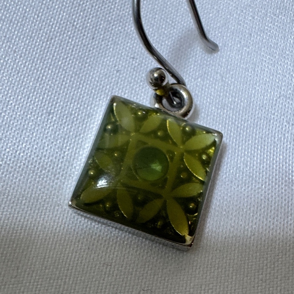 Elegant Green Square Earrings - Picture 6 of 6